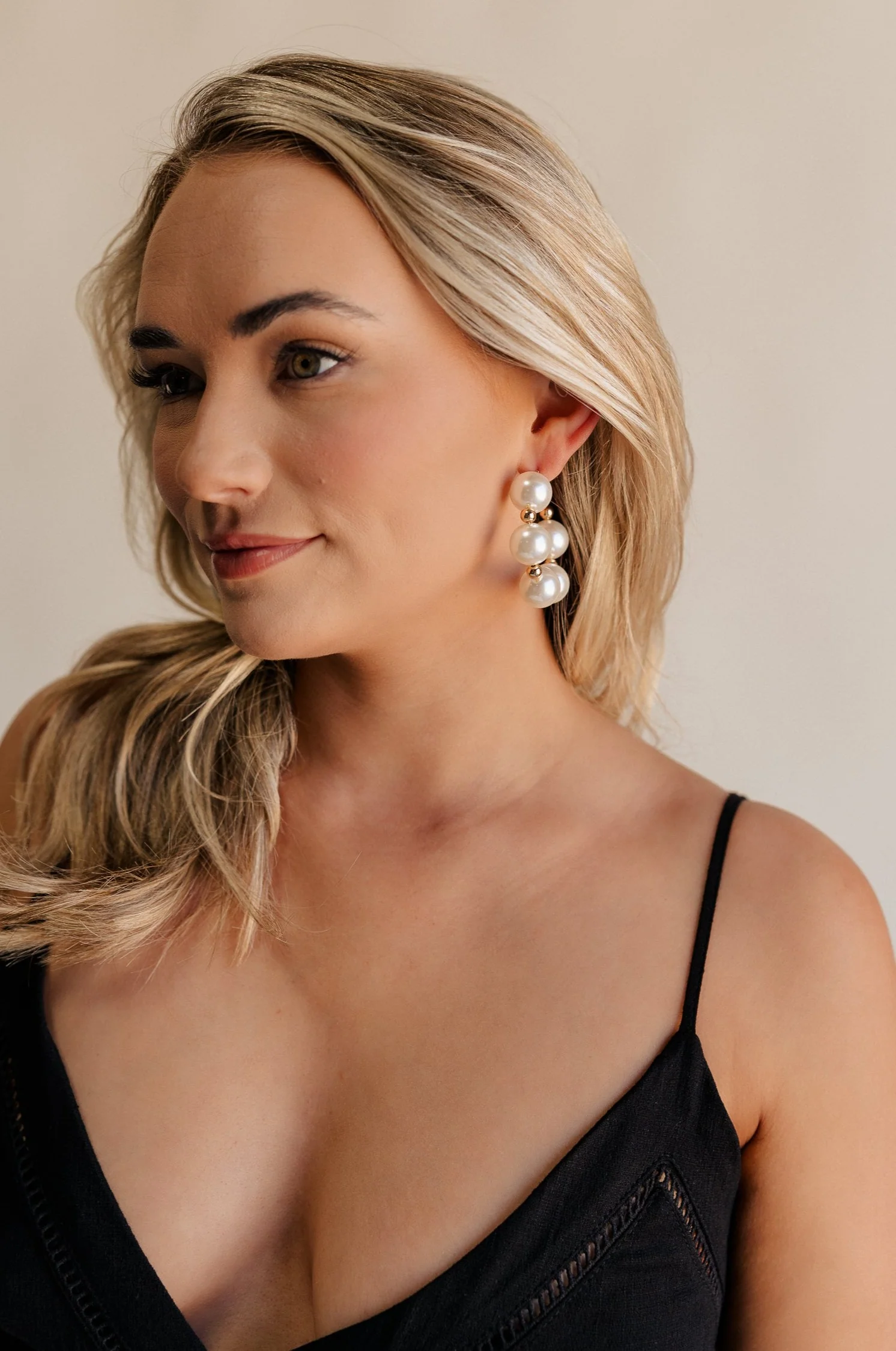 Delilah Pearl Hoop Earring - Image 2