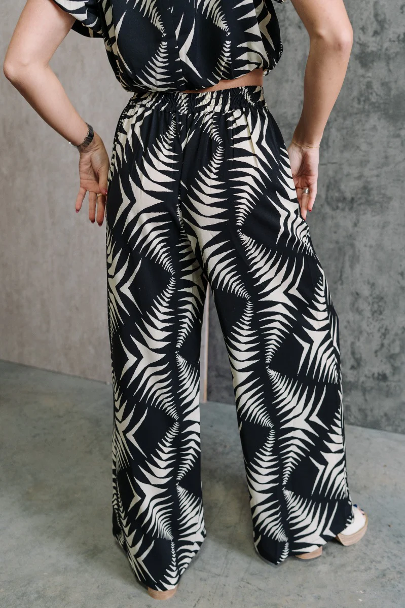 Genevieve Black & Cream Printed Wide Leg Pants - Image 5
