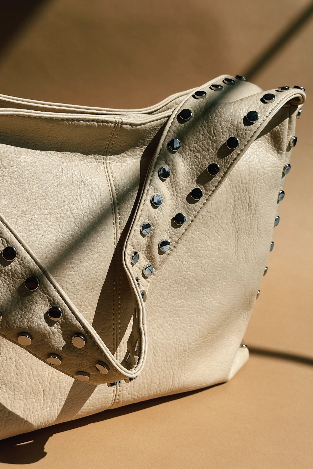 Misty Cream & Silver Embellished Shoulder Purse - Image 13